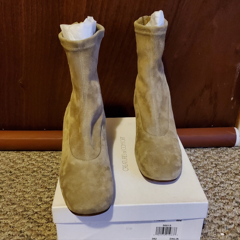 NIB CREATURES OF COMFORT Dalia Square Toe Suede Mid-Heel Beige Booties sz 39.5 - Picture 6 of 13
